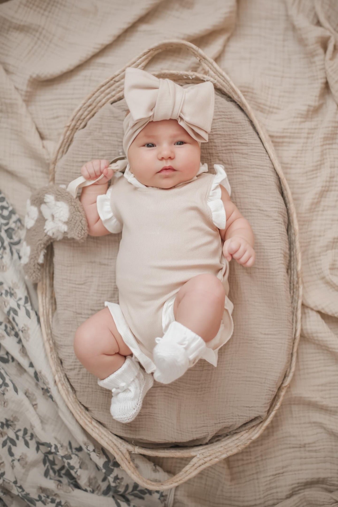 Camy & Bunny Frill Ribbed romper + collar, Beige
