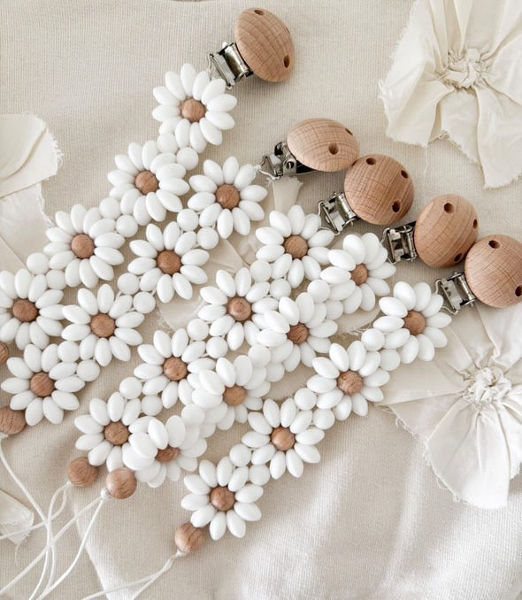 CW Events 4 Daisies pacifier clip