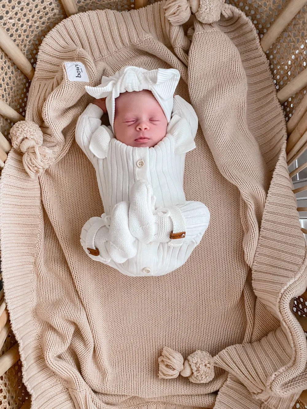 Indigo Dreams Frill Romper vauvan neulehaalari, Vanilla