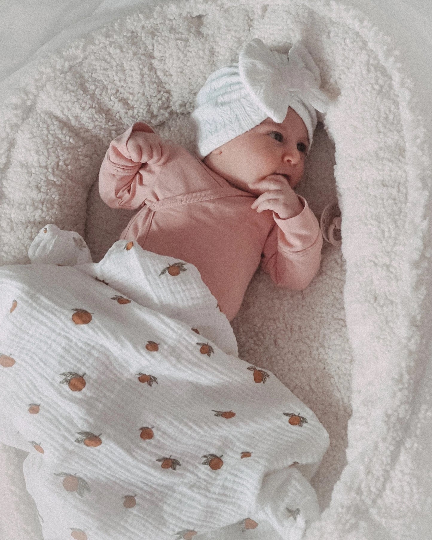 Babyly Bow Teddy Baby Nest, Cream