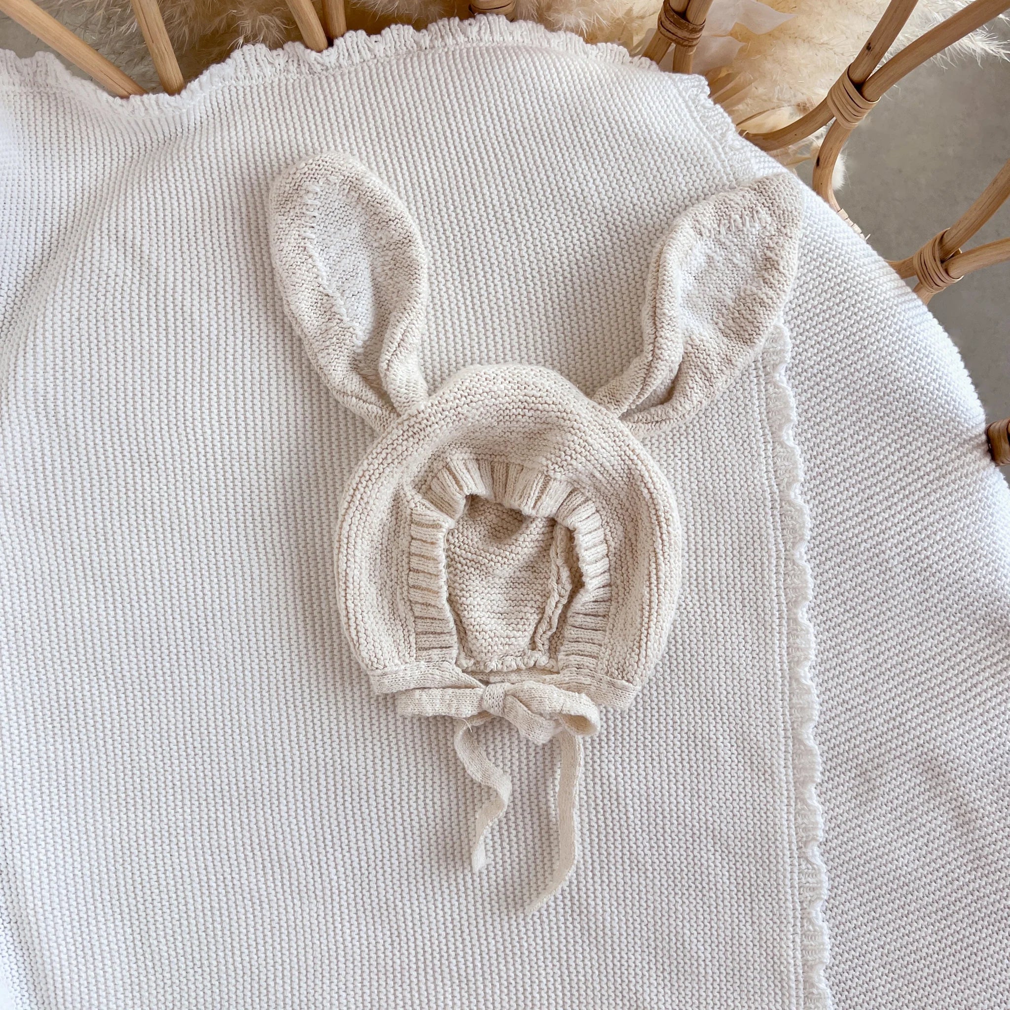 Blossom & Pear vauvan myssy pupukorvilla Flopsy Bunny Bonnet, pehmeä neule