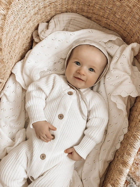 Little B's Nursery Classic Knit Romper vauvan neulehaalari, Milk