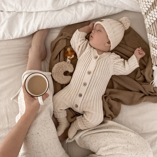 Little B's Nursery Ribbed Romper vauvan neulehaalari, Honey Milk