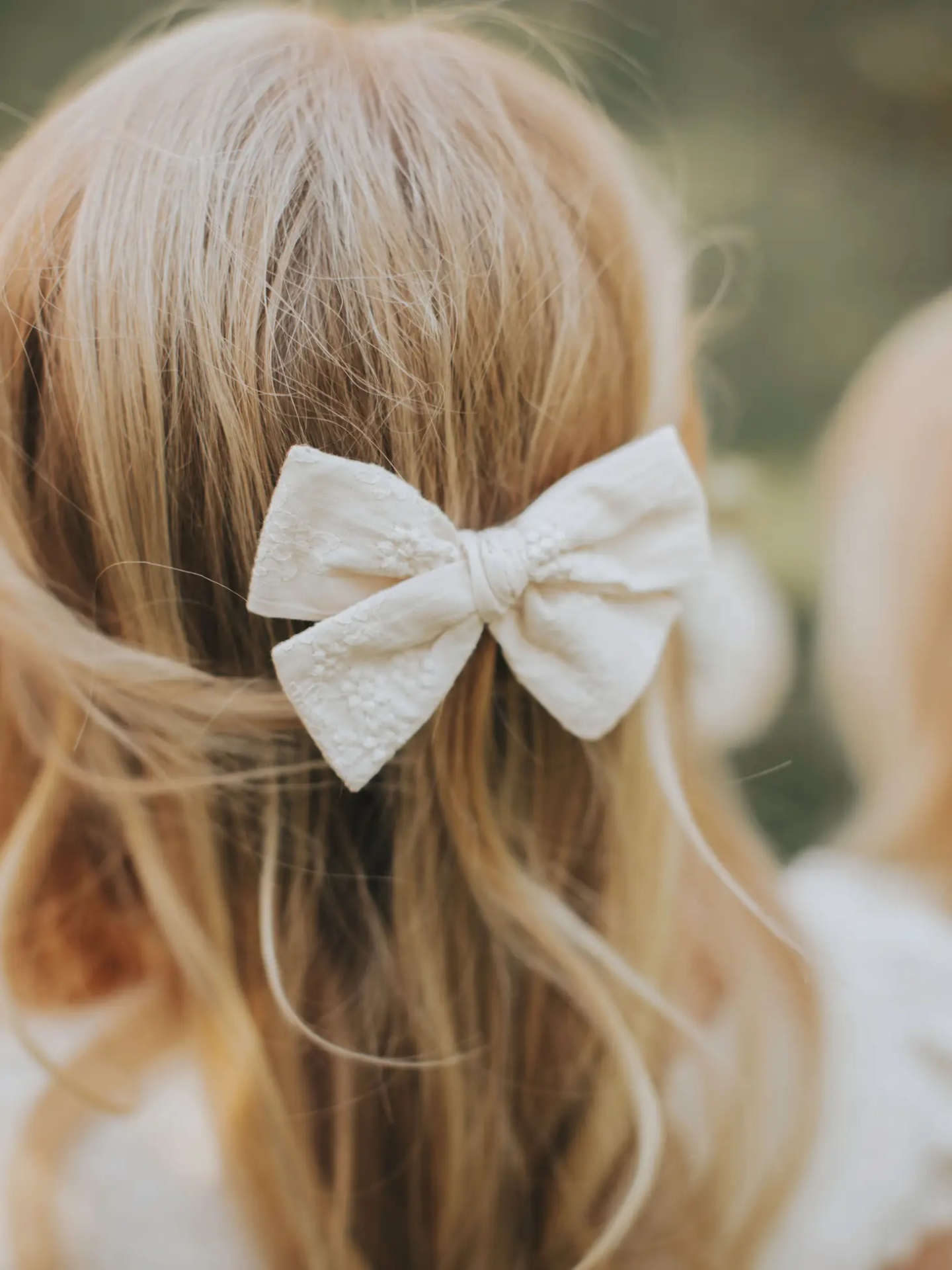 Liv & Loke Ester Rosette hair bow, Natural Embroidered