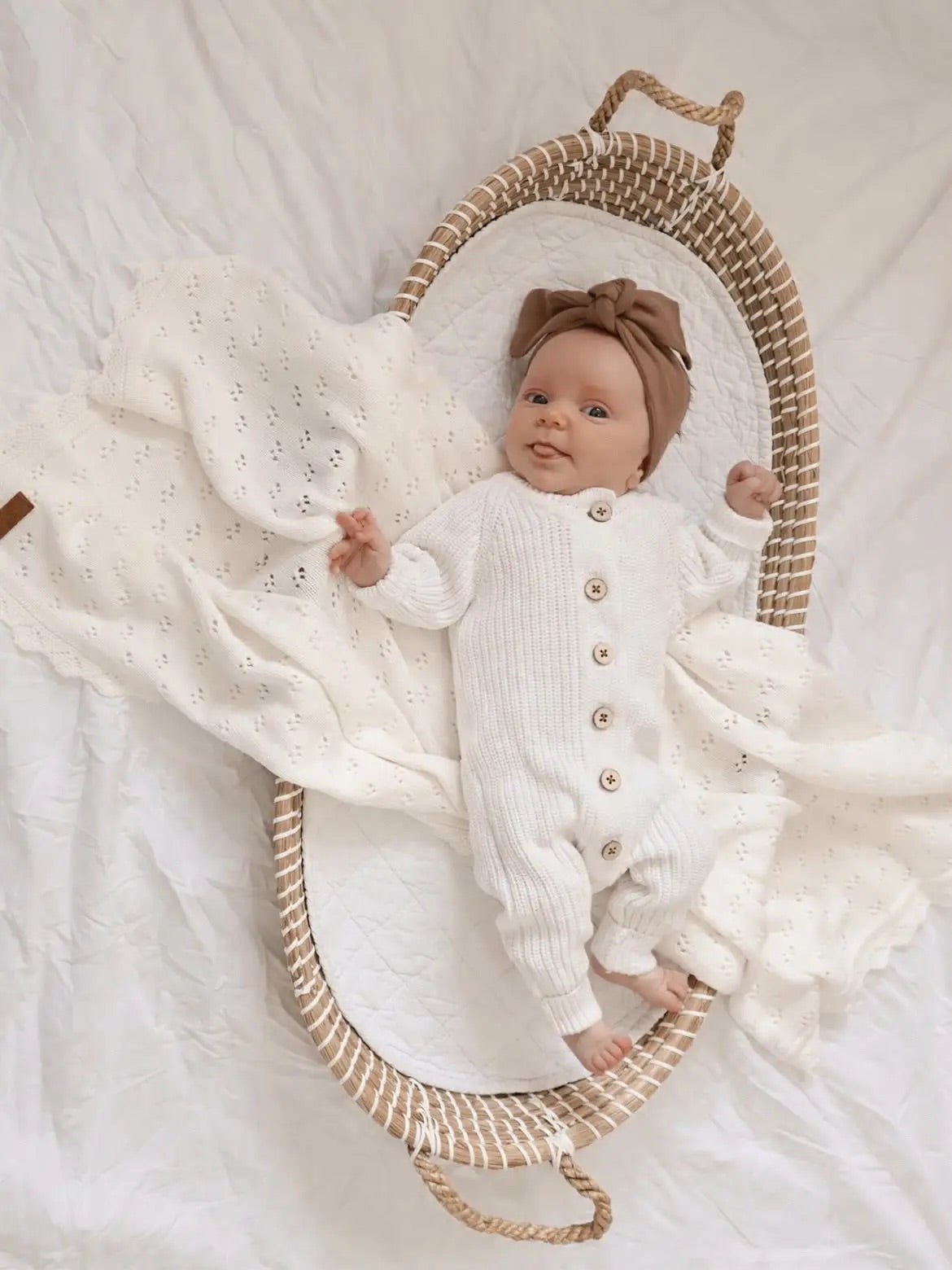 Little B's Nursery Classic Knit Romper vauvan neulehaalari, Milk