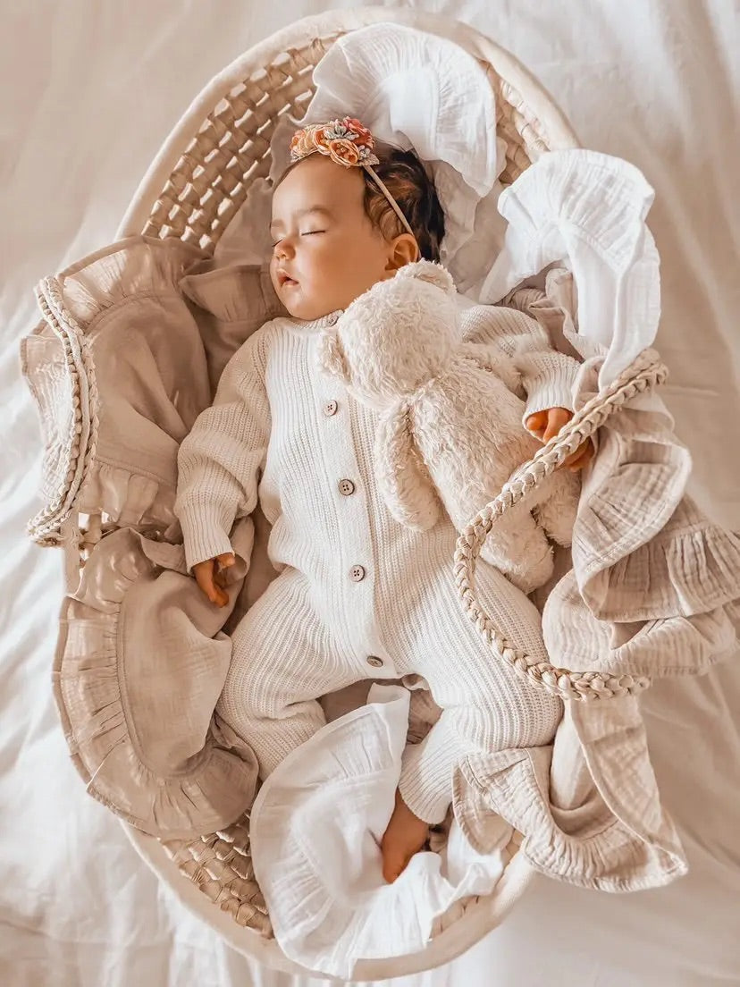 Little B's Nursery Classic Knit Romper vauvan neulehaalari, Milk