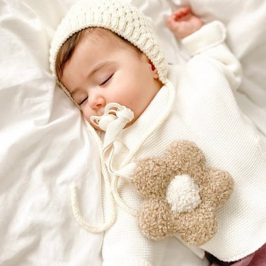 Lilies Kids Teddy Daisy pacifier band, Sand