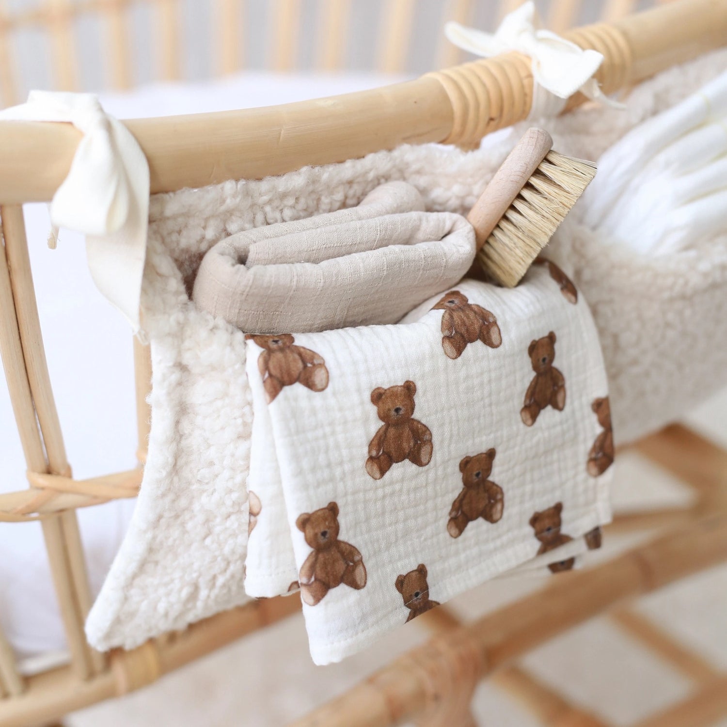 Babyly Teddy Crib Organizer -säilytyspussukka, Cream tai Taupe