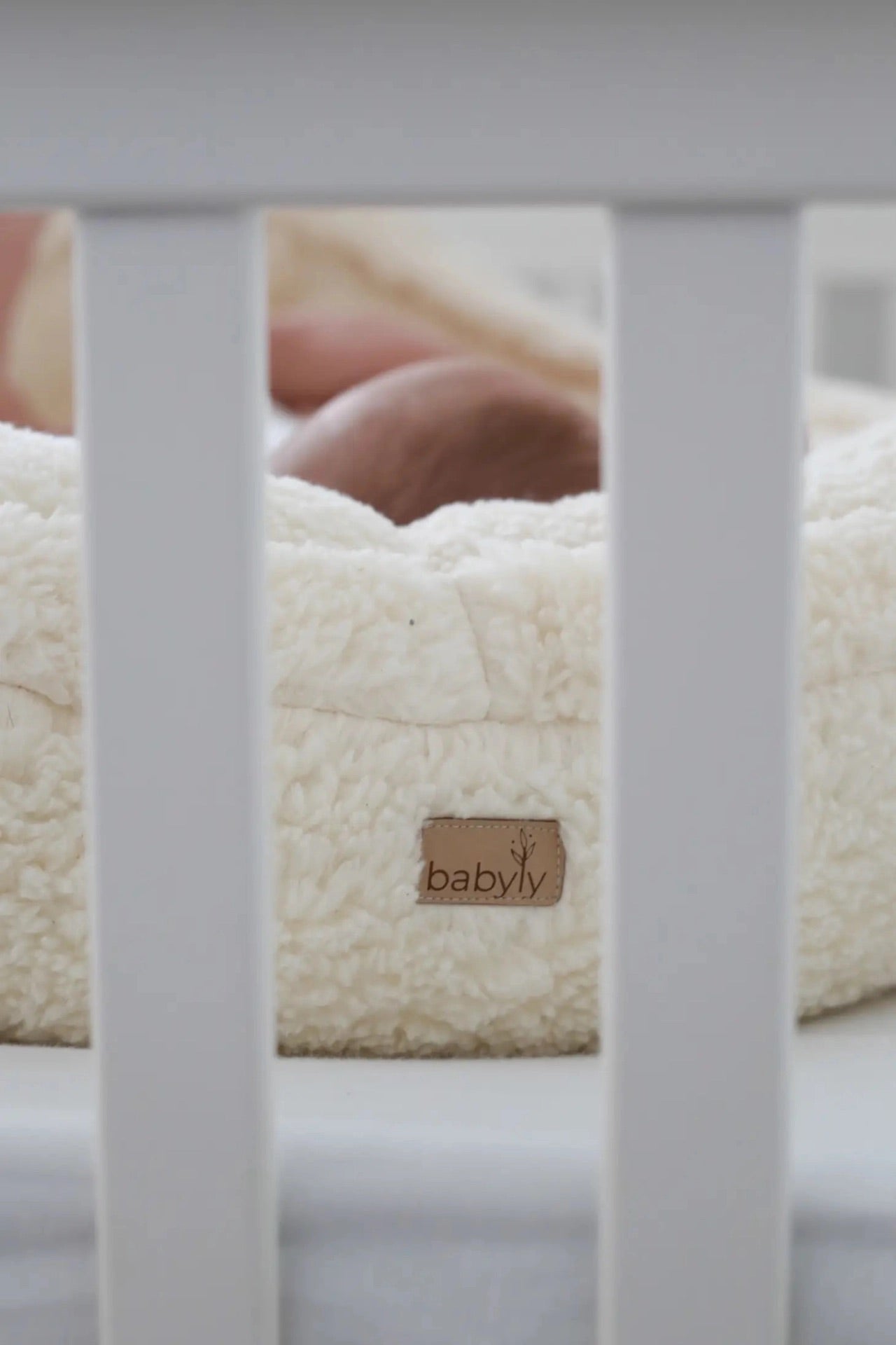 Babyly Bow Teddy Baby Nest, Cream