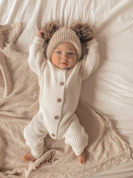 Little B's Nursery Classic Knit Romper vauvan neulehaalari, Milk
