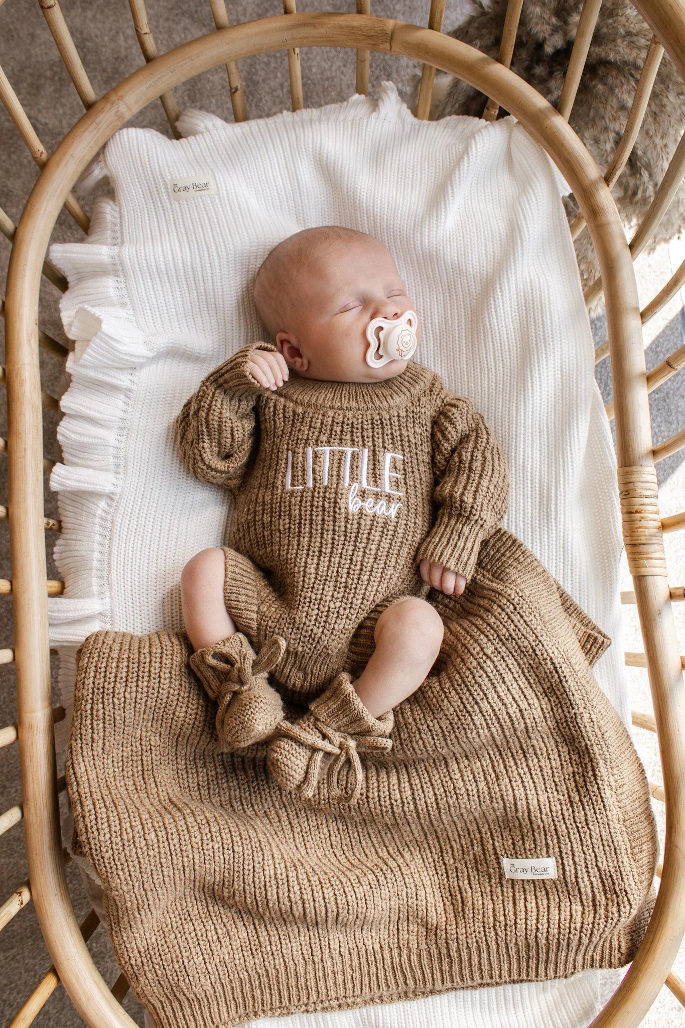 The Gray Bear Company Textured Romper Little Bear vauvan neulehaalari, Chestnut