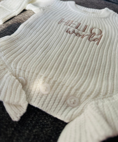 The Gray Bear Company Chunky Ruffle Romper Hello World vauvan neulehaalari