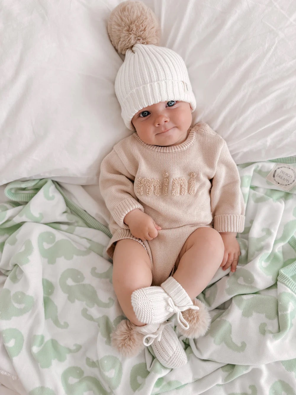 Indigo Dreams Mini Boucle Romper vauvan neulehaalari, Oat