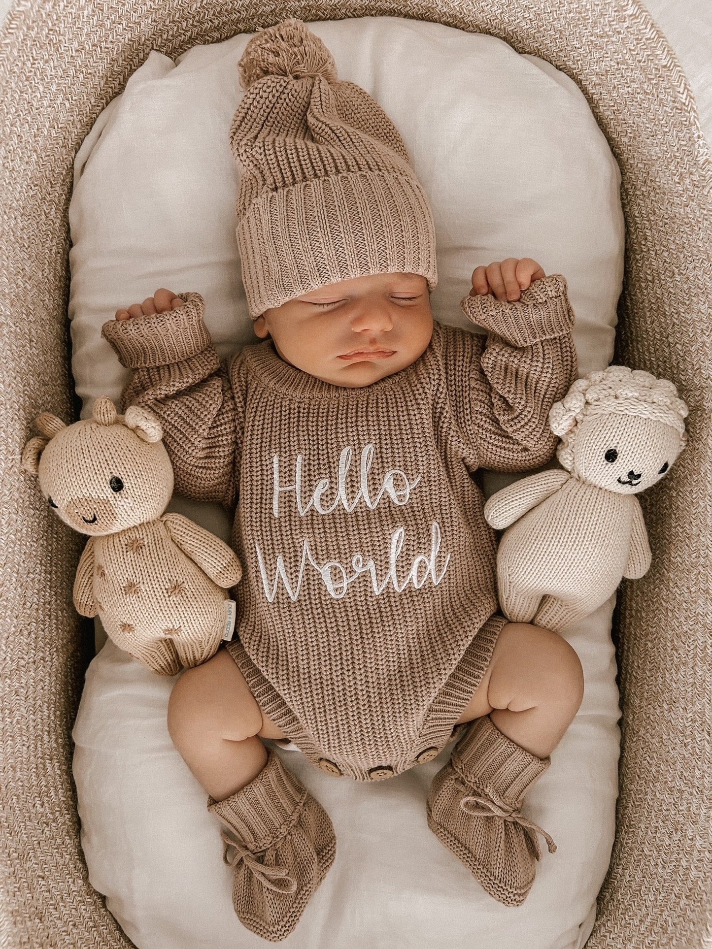 Petite + Co Hello World Ribbed Romper vauvan neulehaalari, Teddy Brown