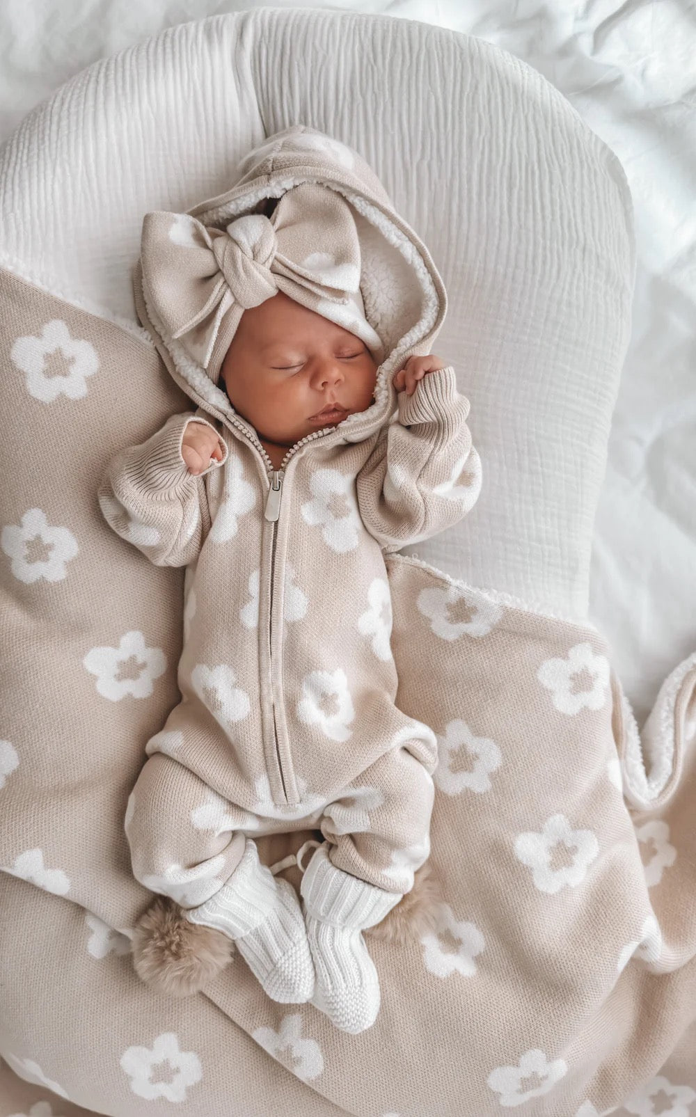 Indigo Dreams Lola Sherpa Hooded Romper -vauvan neulehaalari, Oatmeal