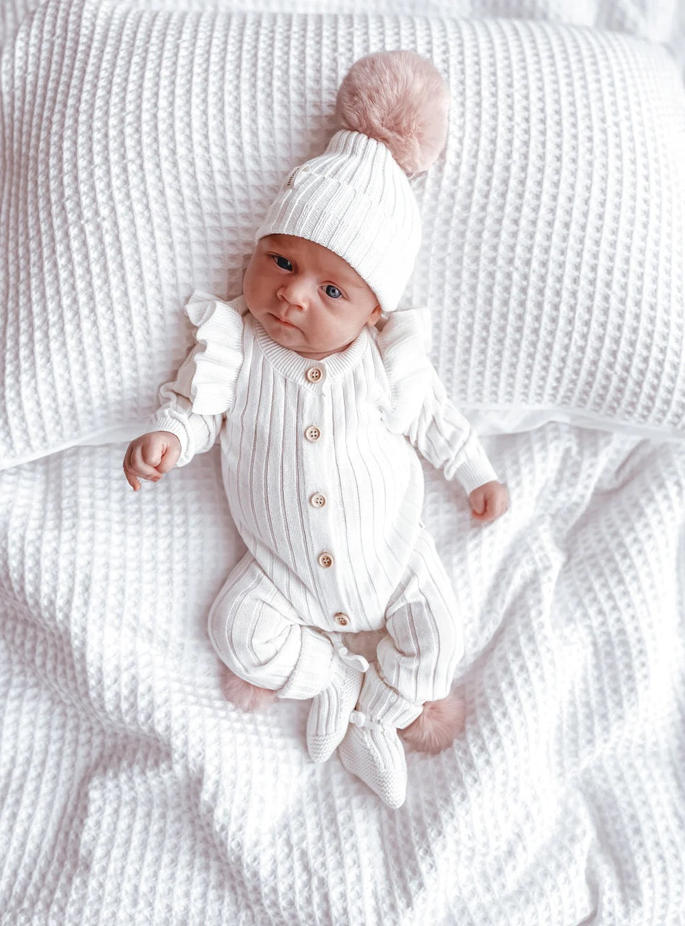 Indigo Dreams Frill Romper vauvan neulehaalari, Vanilla