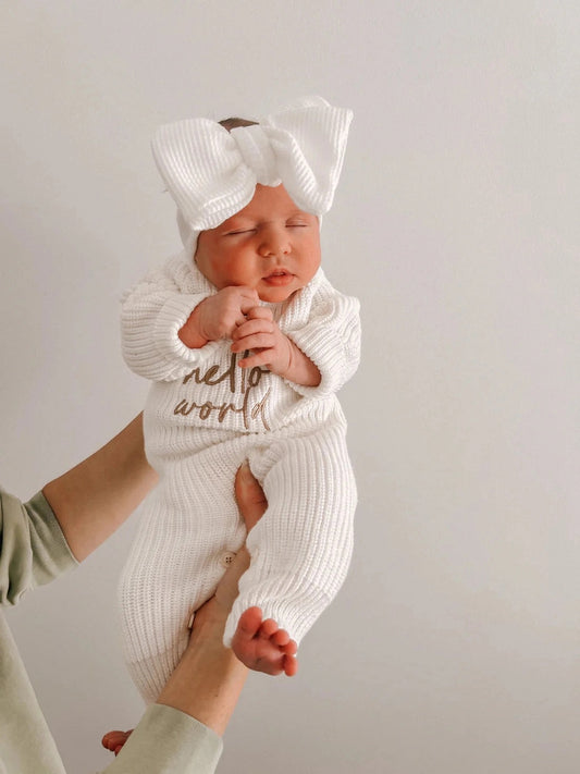 Petite + Co Hello World Long Ribbed Romper vauvan neulehaalari, Milk