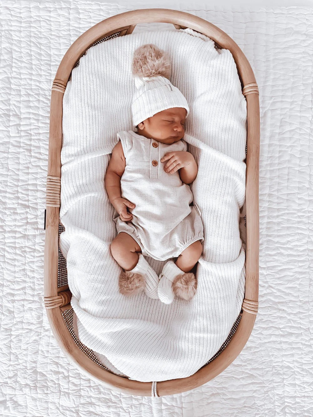 Indigo Dreams Oat Pom Beanie vauvan pipo pörrötupsulla