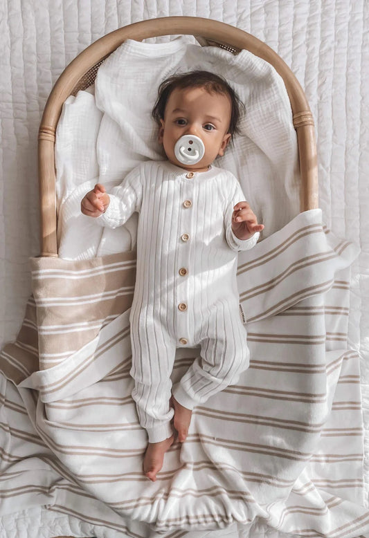 Indigo Dreams Vanilla Romper vauvan neulehaalari