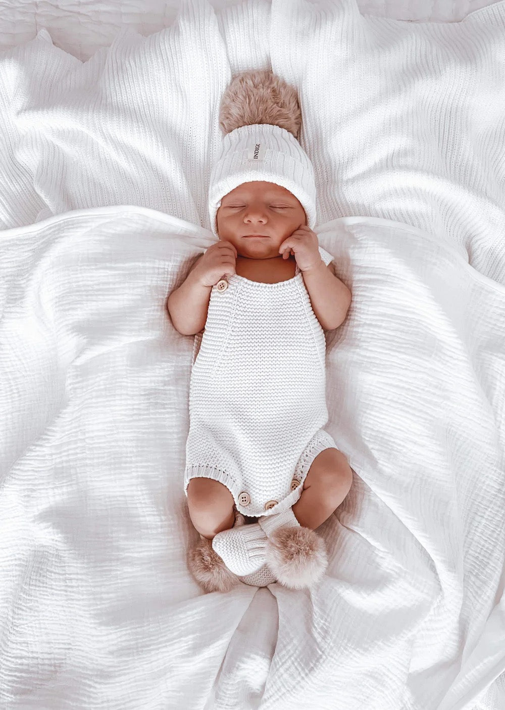 Indigo Dreams Oat Pom Beanie vauvan pipo pörrötupsulla