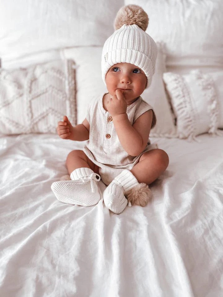 Indigo Dreams Oat Pom Beanie vauvan pipo pörrötupsulla