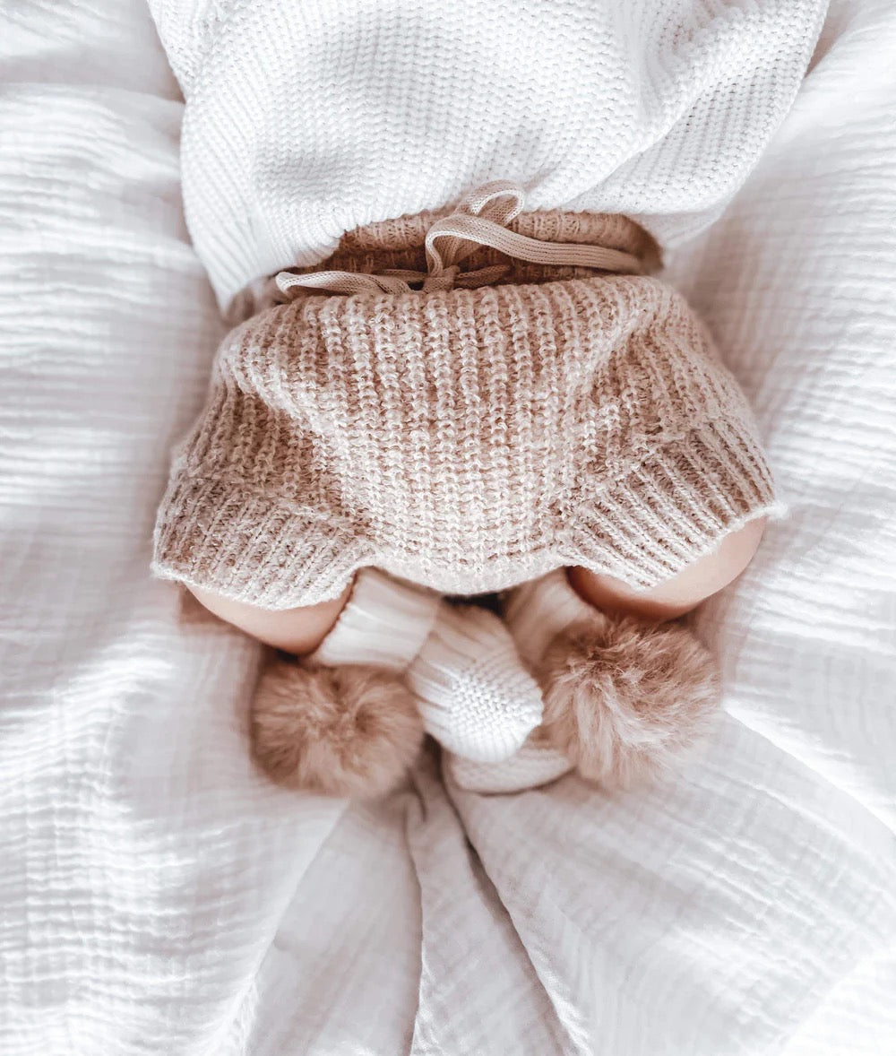 Indigo Dreams Oat Pom Booties -vauvatossut