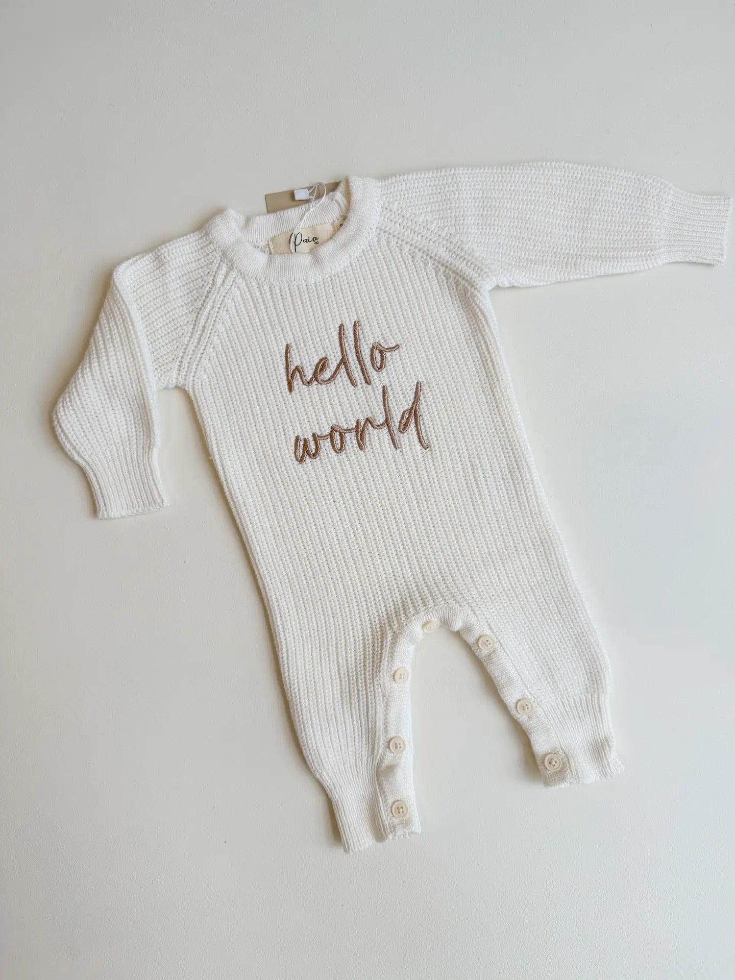 Petite + Co Hello World Long Ribbed Romper vauvan neulehaalari, Milk