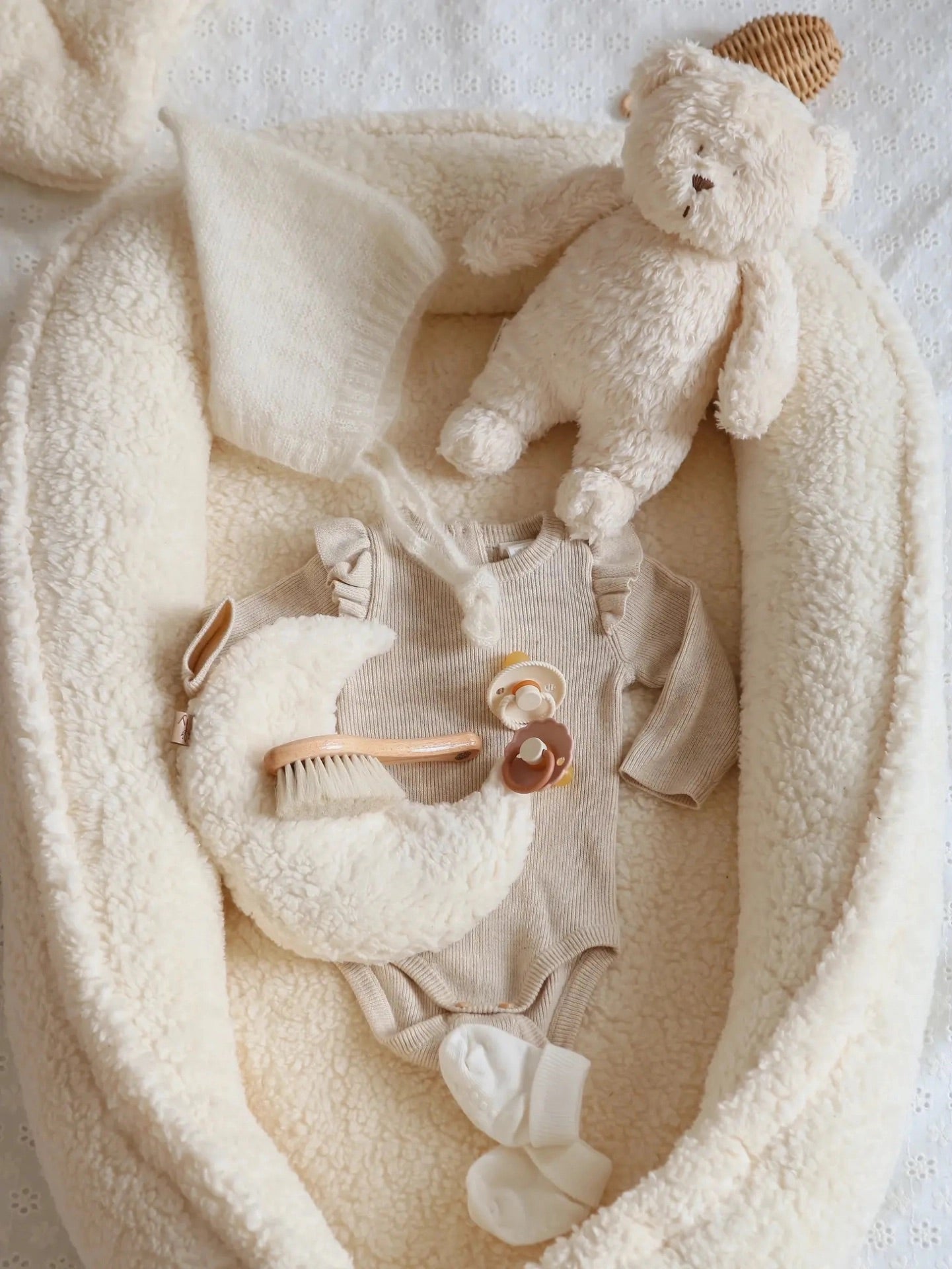 Babyly Bow Teddy Baby Nest, Cream