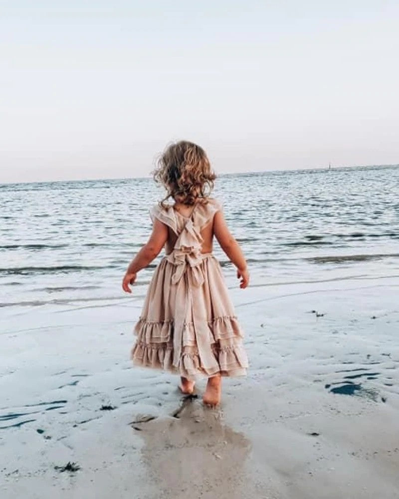 Bailey's Blossoms Nellie Ruffle tyttöjen maksimekko Champagne, pitkä juhlamekko frillayksityiskohdilla