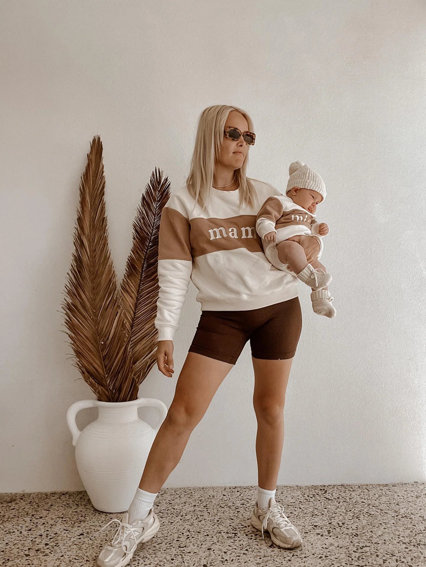 Mama Sweater -collegepaita