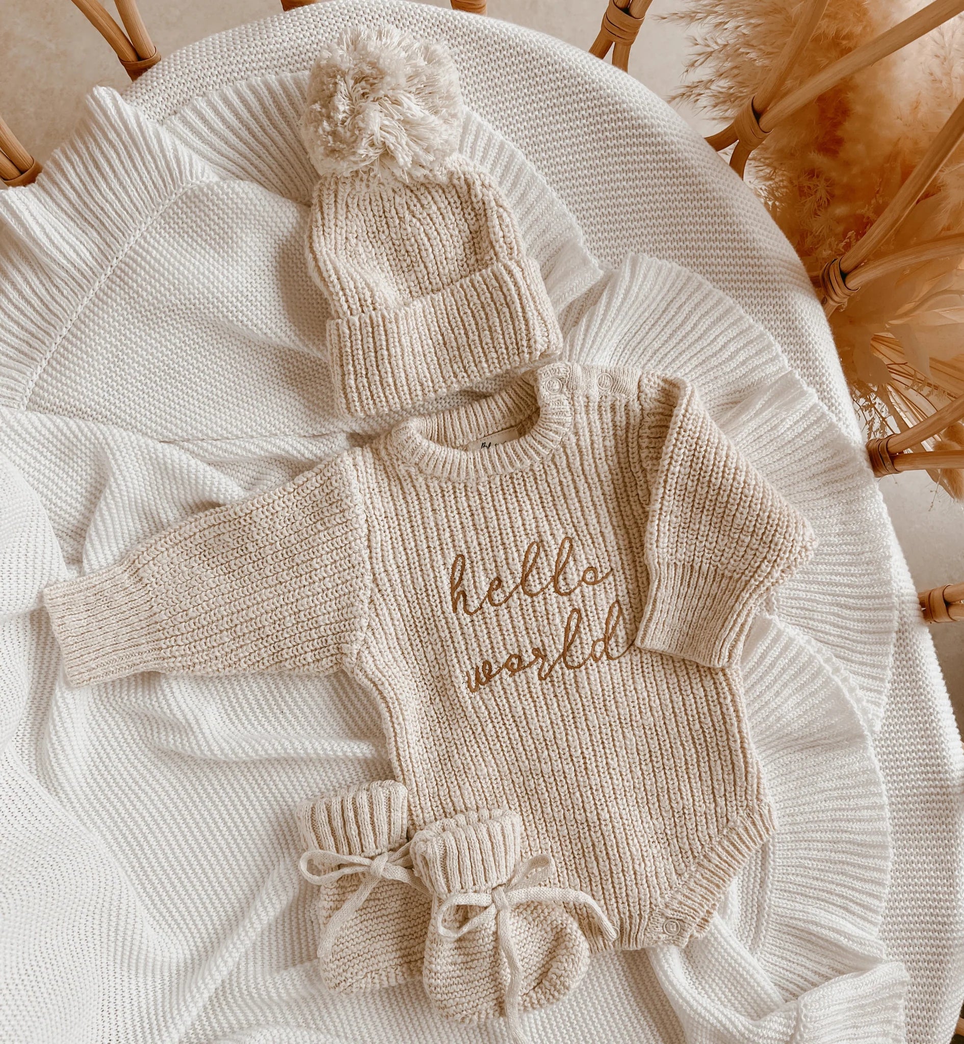 Chunky Knit Romper "Hello World" vauvan neulehaalari