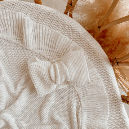 Blossom & Pear vauvan rusettipanta Knit Baby Topknot, pehmeä joustava panta valkoinen