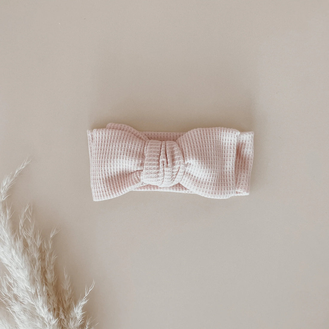 Blossom &amp; Pear vauvan rusettipanta vohvelikangas, pehmeä joustava topknot-panta nude