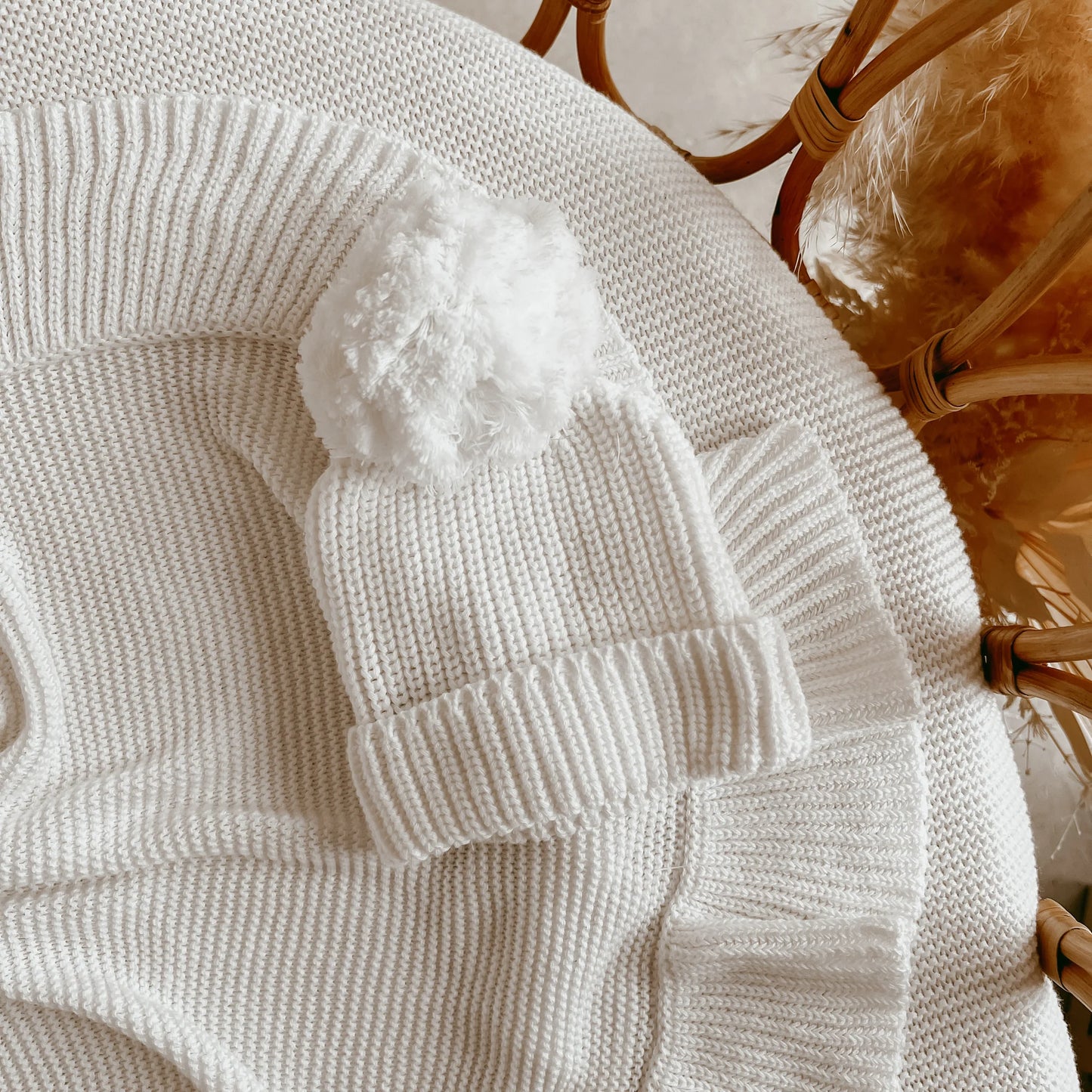 Blossom & Pear vauvan tupsupipo Mini Knit Beanie, pehmeä ja kevyt puuvillaneule valkoinen