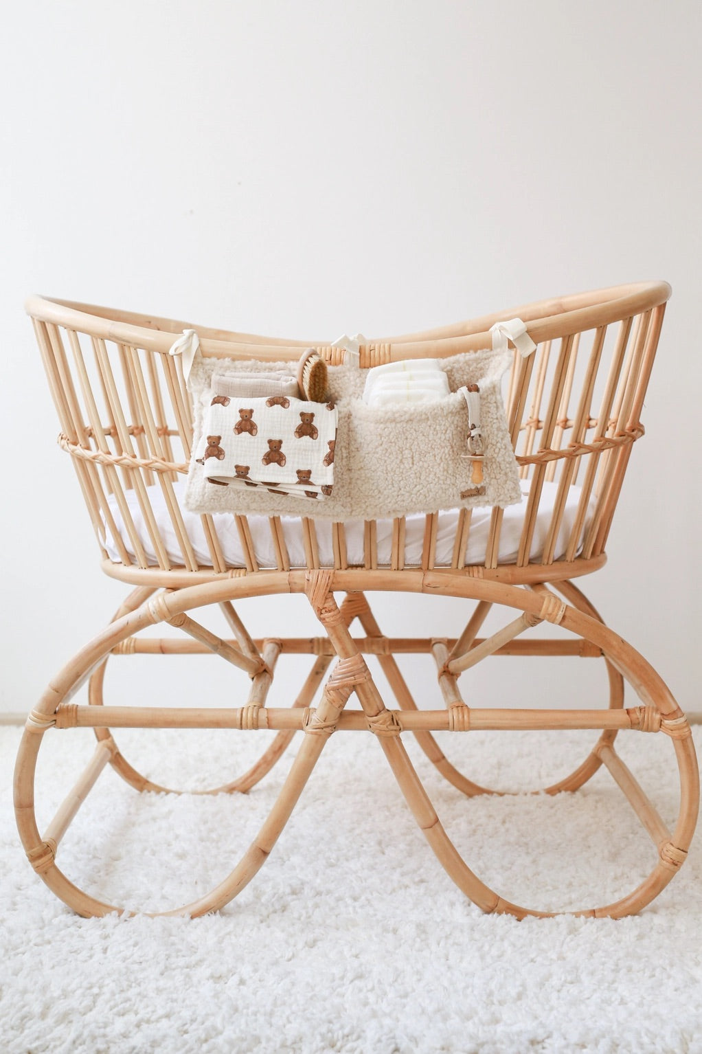 Babyly Teddy Crib Organizer pinnasängyn säilytyspussukka, Cream