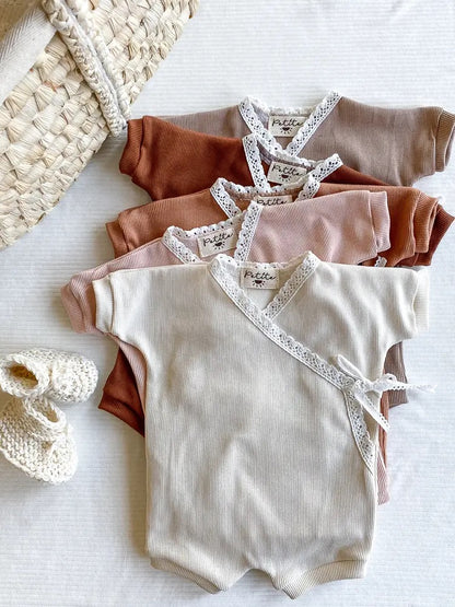 PETITE EvelinaApparel Ribbed Jersey + Lace Romper, Pecan ja Blush