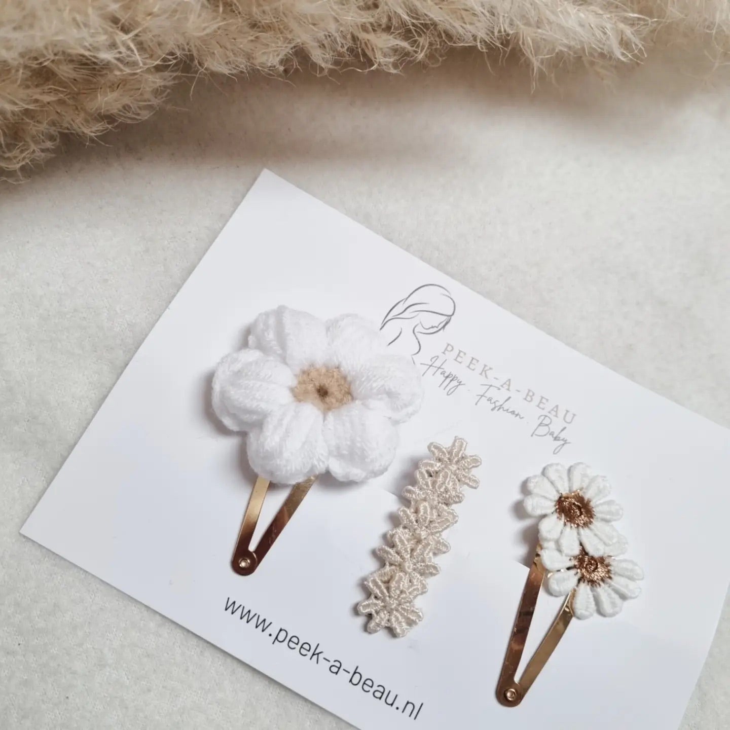Peek-a-beau Milky Flower Set hair clip set