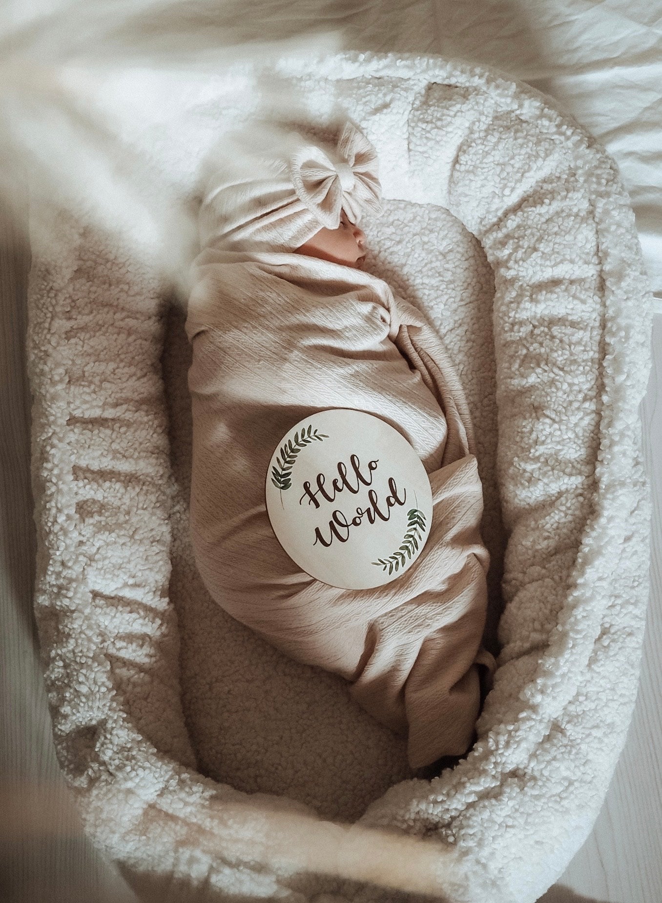 Babyly Bow Teddy Baby Nest, Cream