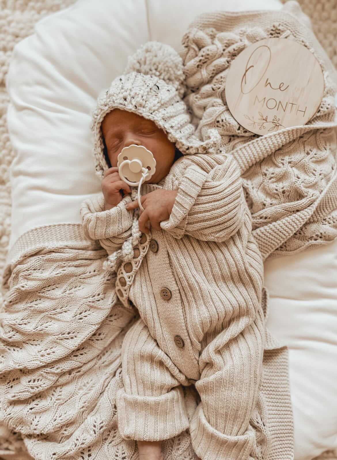 Little B's Nursery Ribbed Romper vauvan neulehaalari, Honey Milk