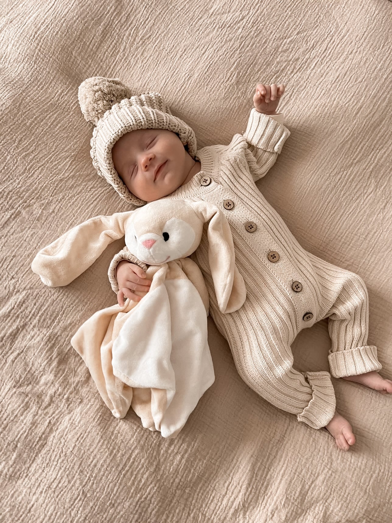 Little B's Nursery Ribbed Romper vauvan neulehaalari, Honey Milk