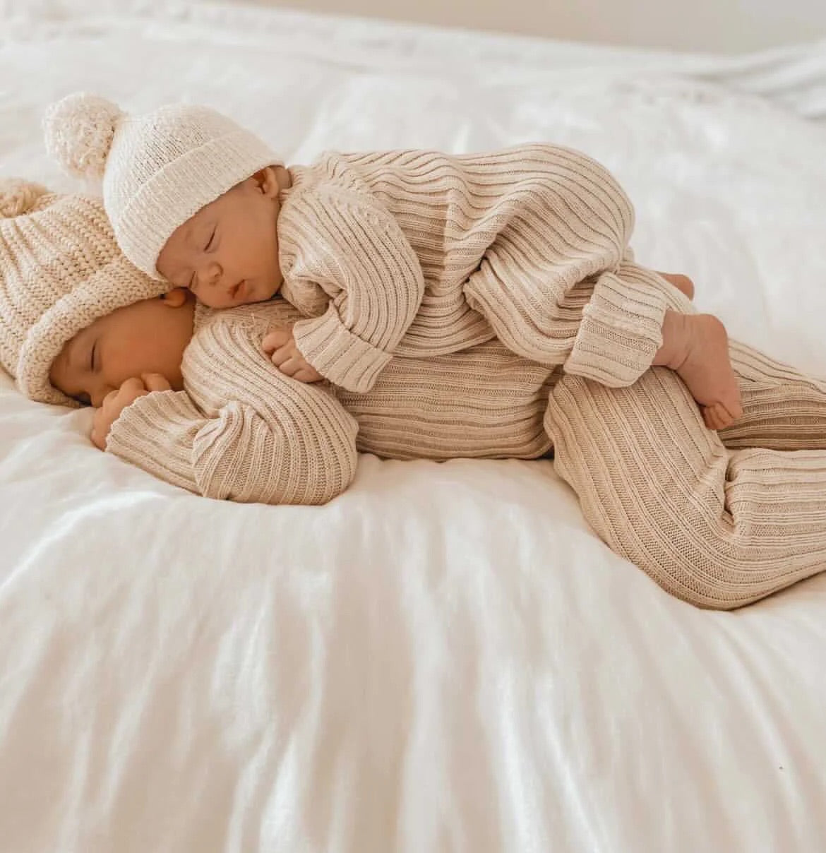 Little B's Nursery Ribbed Romper vauvan neulehaalari, Honey Milk