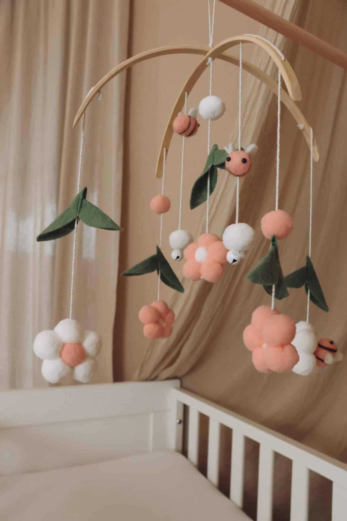 Little Loua Pink Bees kehtomobile