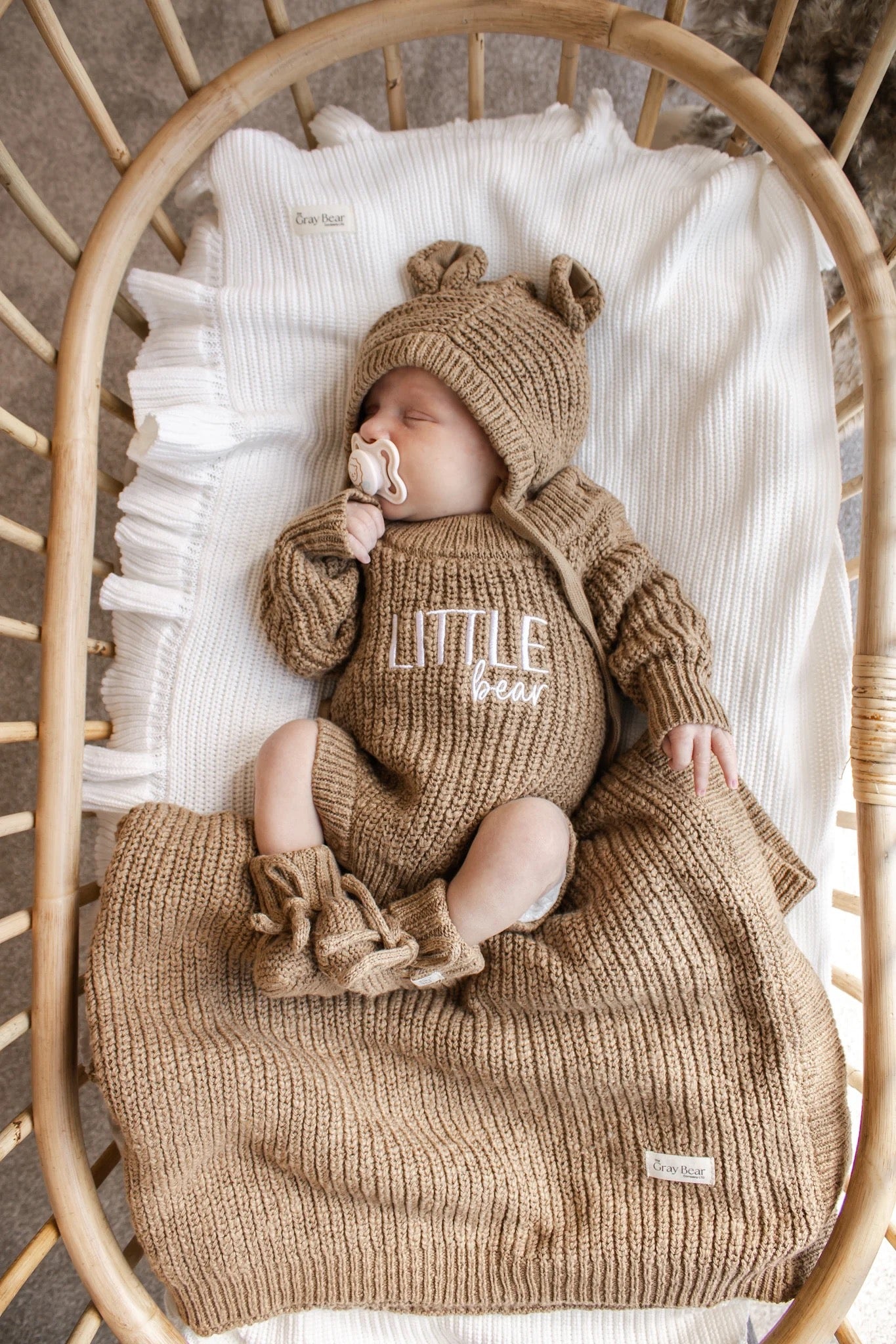 The Gray Bear Company Textured Romper Little Bear vauvan neulehaalari, Chestnut
